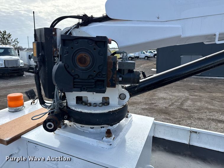 image for item EG2561 2006 Freightliner Business Class M2 Crew Cab utility / service truck