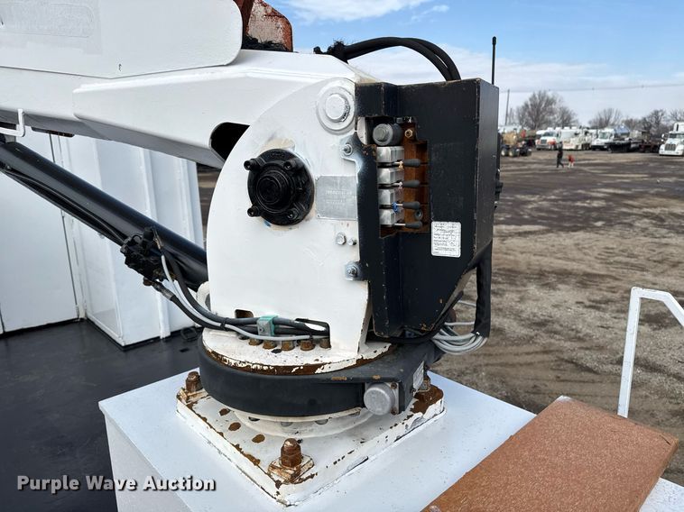 image for item EG2561 2006 Freightliner Business Class M2 Crew Cab utility / service truck