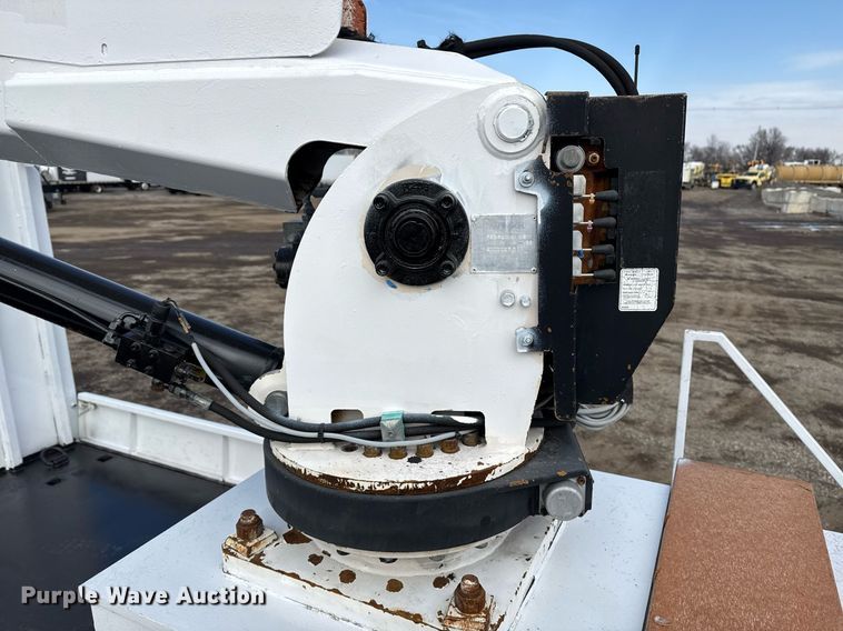 image for item EG2561 2006 Freightliner Business Class M2 Crew Cab utility / service truck