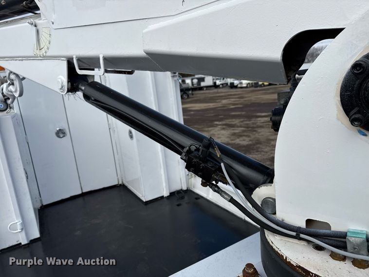 image for item EG2561 2006 Freightliner Business Class M2 Crew Cab utility / service truck