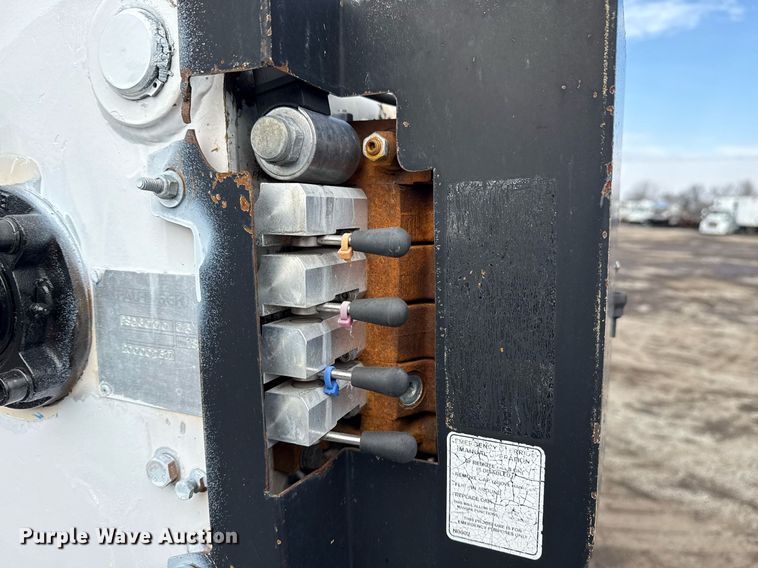 image for item EG2561 2006 Freightliner Business Class M2 Crew Cab utility / service truck