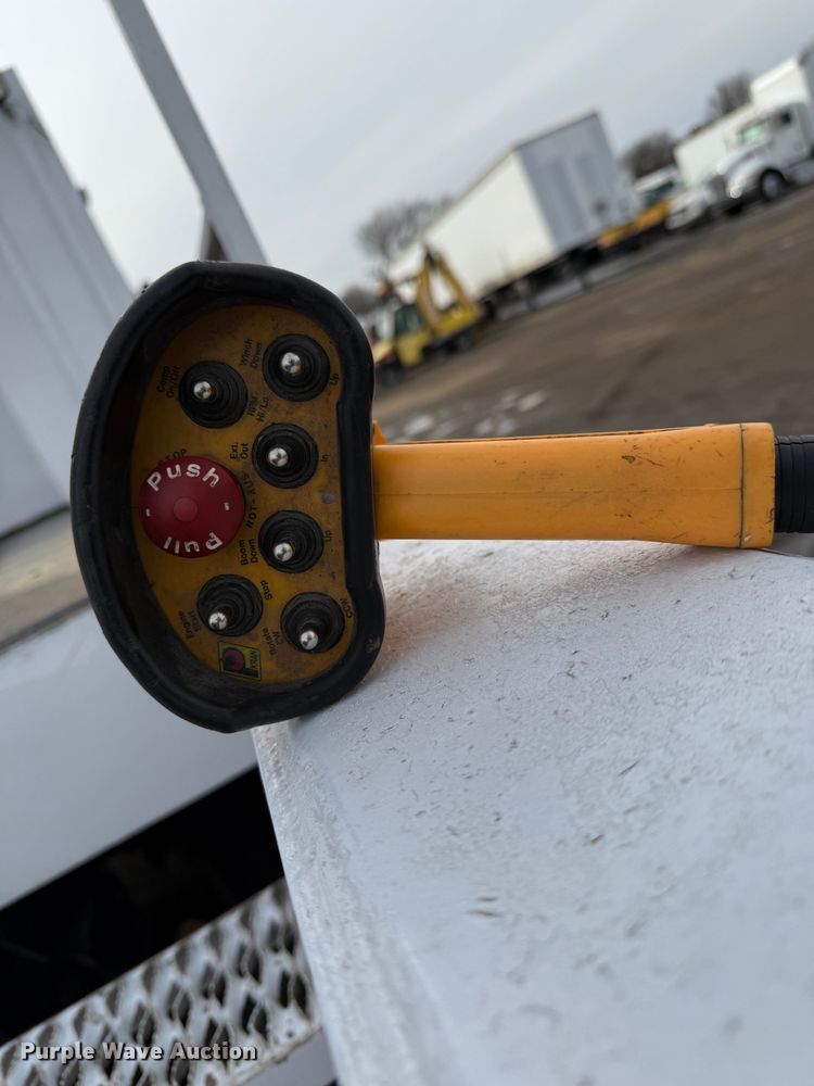 image for item EG2561 2006 Freightliner Business Class M2 Crew Cab utility / service truck