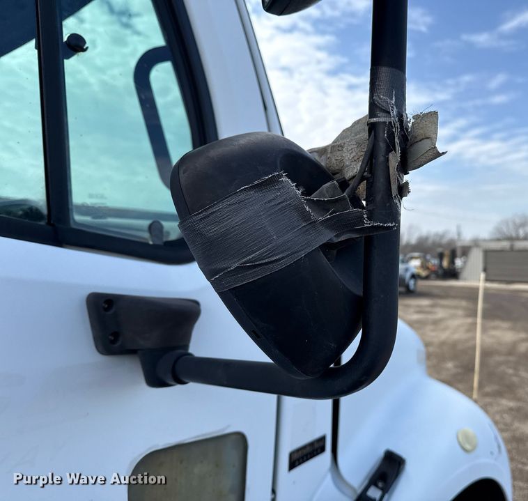 image for item EG2561 2006 Freightliner Business Class M2 Crew Cab utility / service truck