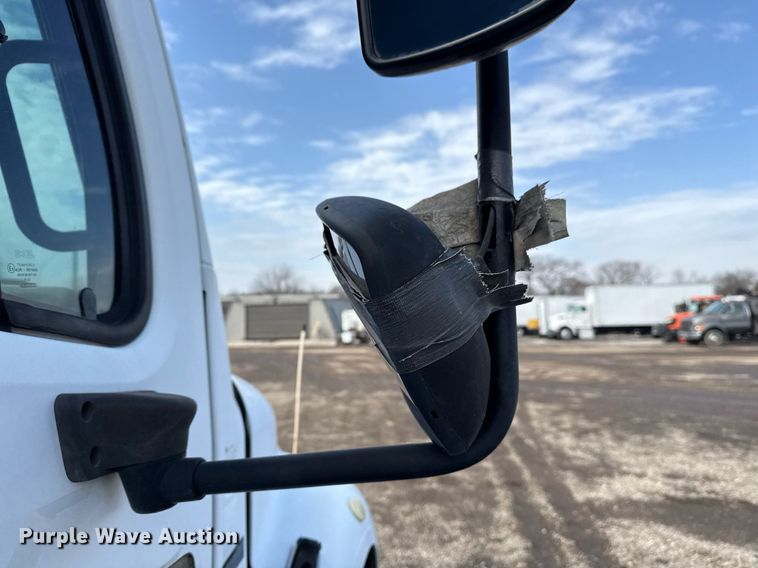 image for item EG2561 2006 Freightliner Business Class M2 Crew Cab utility / service truck