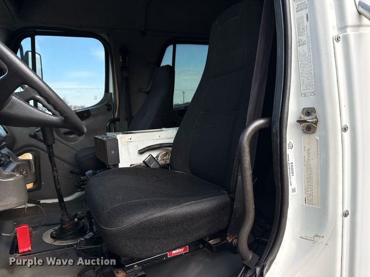 image for item EG2561 2006 Freightliner Business Class M2 Crew Cab utility / service truck