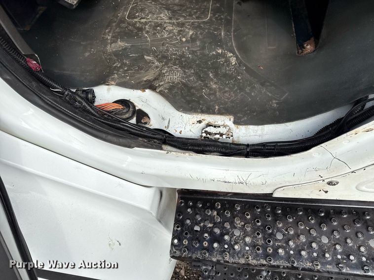 image for item EG2561 2006 Freightliner Business Class M2 Crew Cab utility / service truck