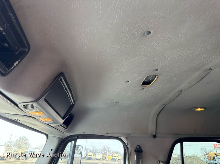 image for item EG2561 2006 Freightliner Business Class M2 Crew Cab utility / service truck