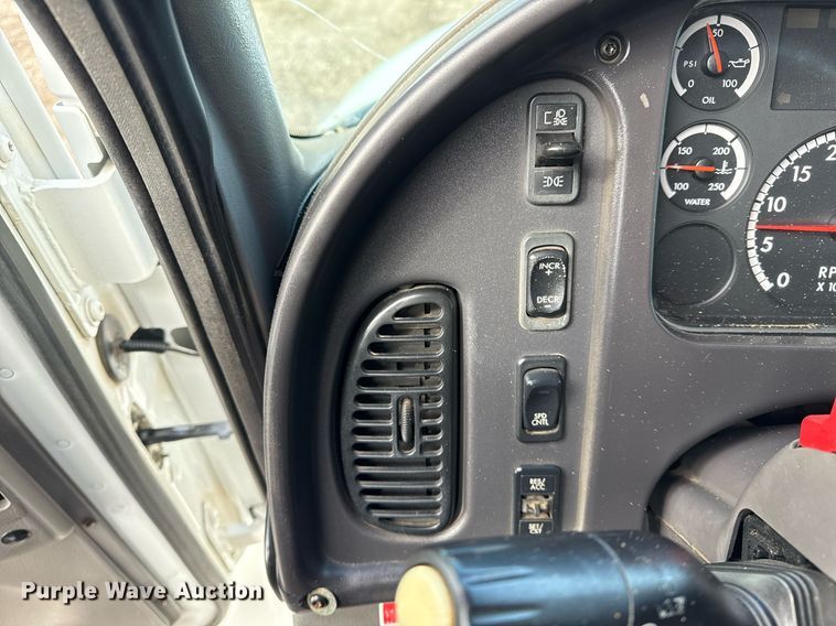 image for item EG2561 2006 Freightliner Business Class M2 Crew Cab utility / service truck