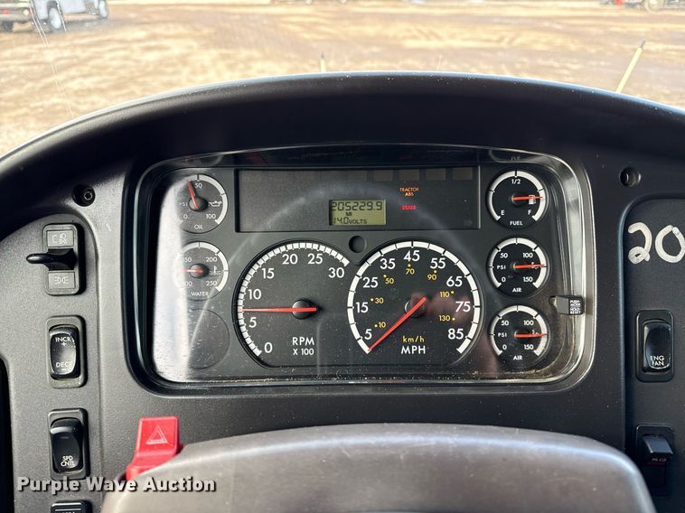 image for item EG2561 2006 Freightliner Business Class M2 Crew Cab utility / service truck