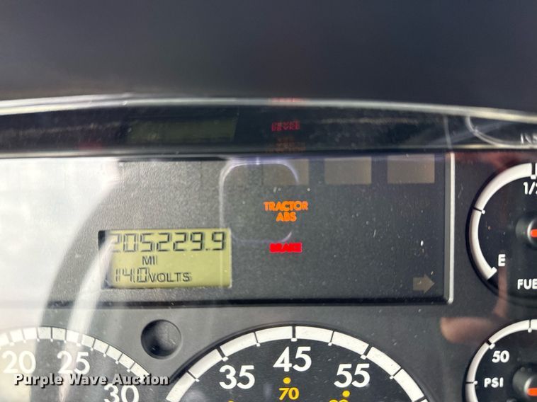 image for item EG2561 2006 Freightliner Business Class M2 Crew Cab utility / service truck