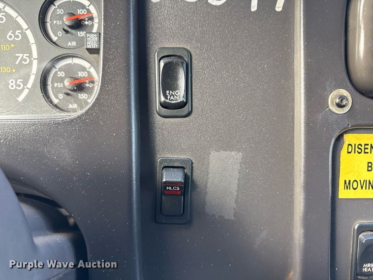 image for item EG2561 2006 Freightliner Business Class M2 Crew Cab utility / service truck