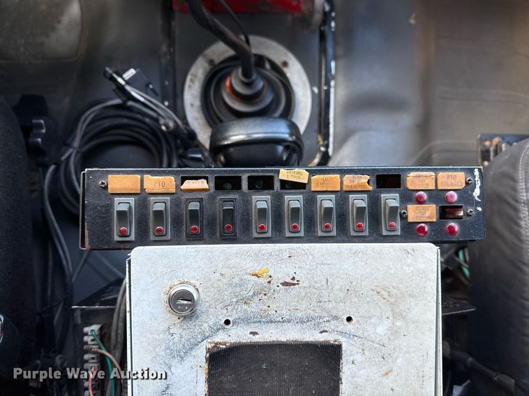 image for item EG2561 2006 Freightliner Business Class M2 Crew Cab utility / service truck