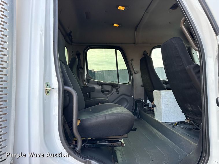 image for item EG2561 2006 Freightliner Business Class M2 Crew Cab utility / service truck