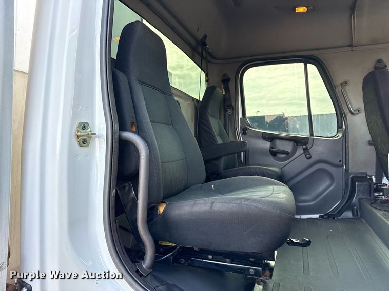 image for item EG2561 2006 Freightliner Business Class M2 Crew Cab utility / service truck