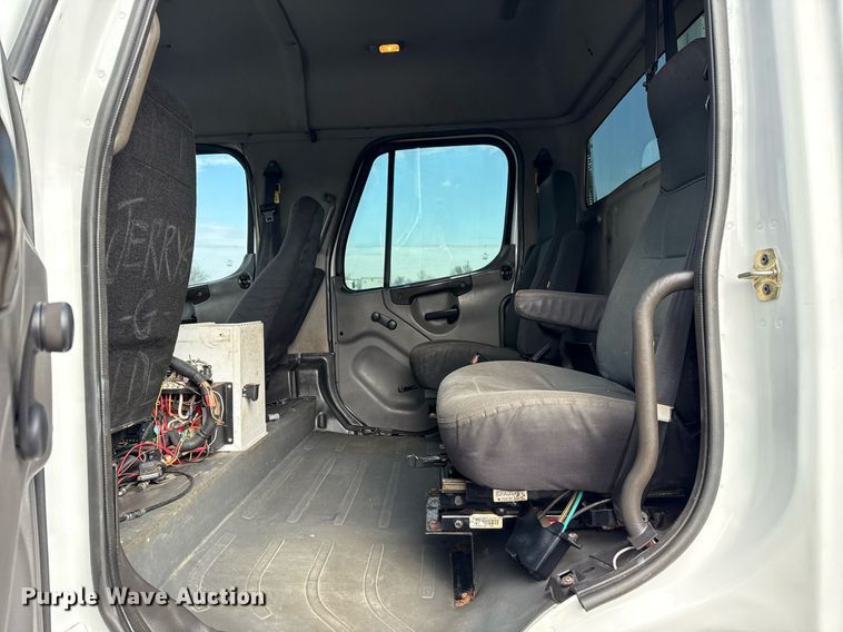 image for item EG2561 2006 Freightliner Business Class M2 Crew Cab utility / service truck