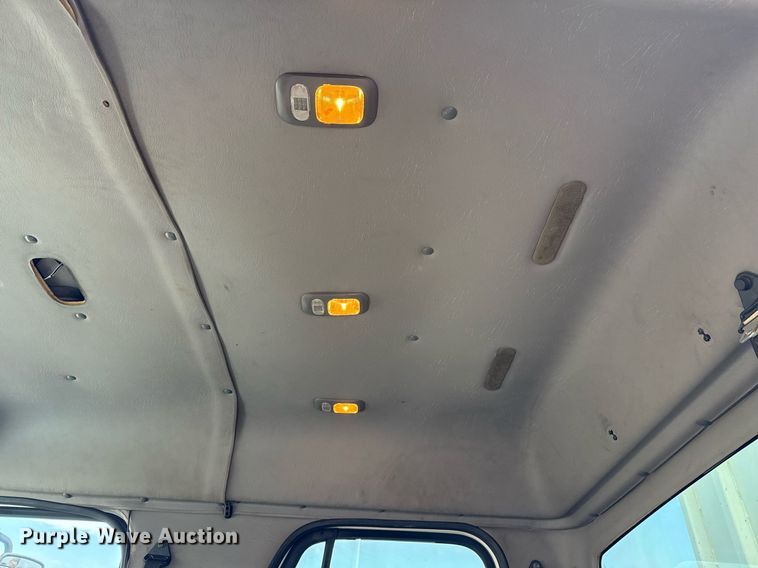 image for item EG2561 2006 Freightliner Business Class M2 Crew Cab utility / service truck