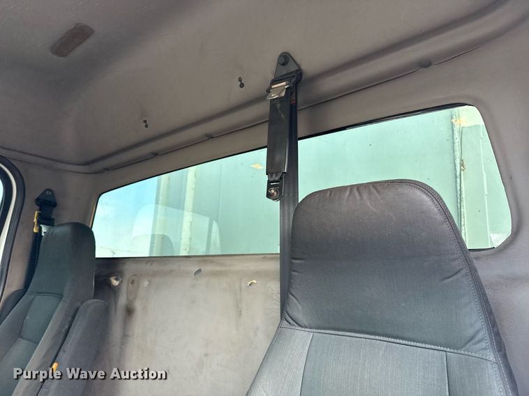 image for item EG2561 2006 Freightliner Business Class M2 Crew Cab utility / service truck