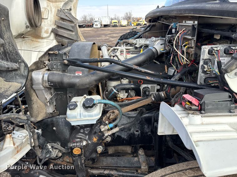 image for item EG2561 2006 Freightliner Business Class M2 Crew Cab utility / service truck