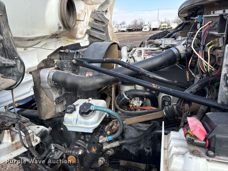 image for item EG2561 2006 Freightliner Business Class M2 Crew Cab utility / service truck