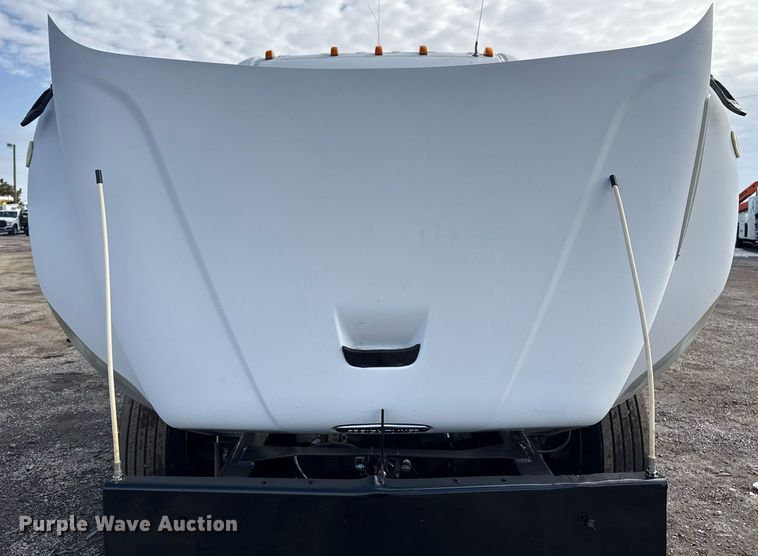 image for item EG2561 2006 Freightliner Business Class M2 Crew Cab utility / service truck