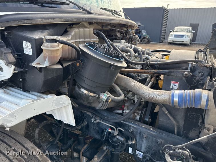 image for item EG2561 2006 Freightliner Business Class M2 Crew Cab utility / service truck