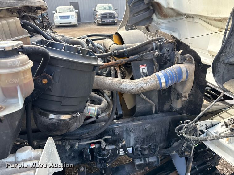 image for item EG2561 2006 Freightliner Business Class M2 Crew Cab utility / service truck