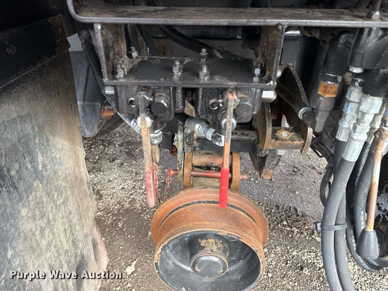 image for item EG2561 2006 Freightliner Business Class M2 Crew Cab utility / service truck