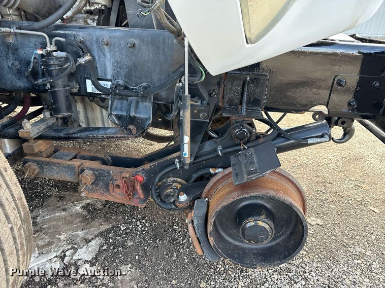 image for item EG2561 2006 Freightliner Business Class M2 Crew Cab utility / service truck