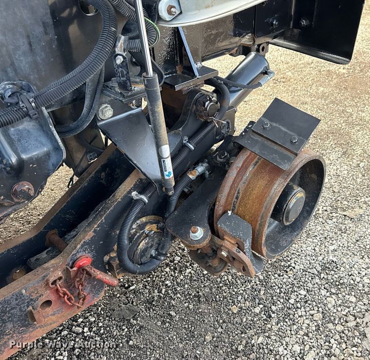 image for item EG2561 2006 Freightliner Business Class M2 Crew Cab utility / service truck