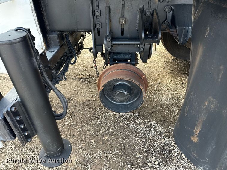 image for item EG2561 2006 Freightliner Business Class M2 Crew Cab utility / service truck