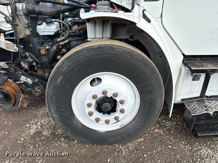 image for item EG2561 2006 Freightliner Business Class M2 Crew Cab utility / service truck