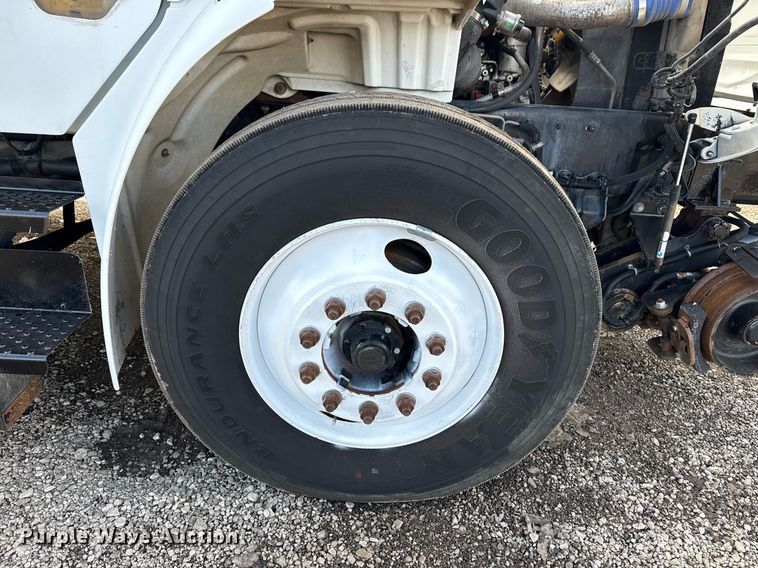 image for item EG2561 2006 Freightliner Business Class M2 Crew Cab utility / service truck