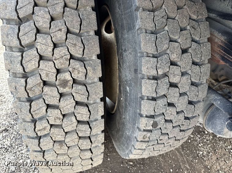 image for item EG2561 2006 Freightliner Business Class M2 Crew Cab utility / service truck