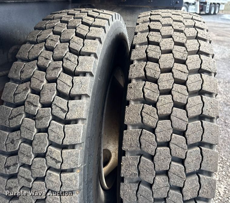 image for item EG2561 2006 Freightliner Business Class M2 Crew Cab utility / service truck