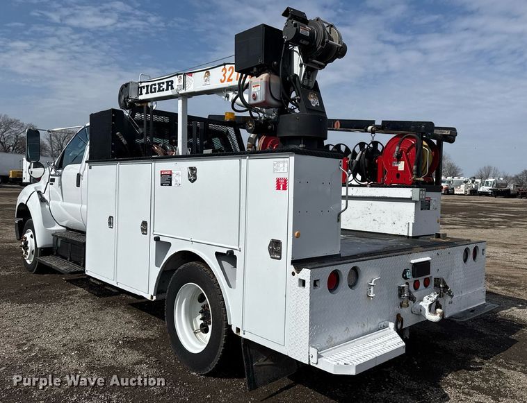 image for item EG2563 2011 Ford F650 Super Duty SuperCab utility / service truck