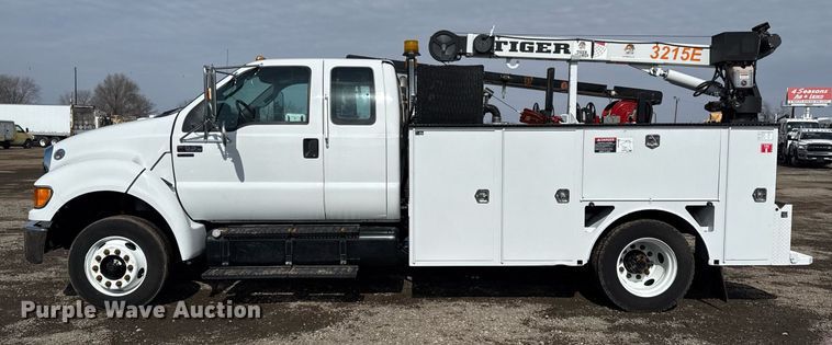 image for item EG2563 2011 Ford F650 Super Duty SuperCab utility / service truck