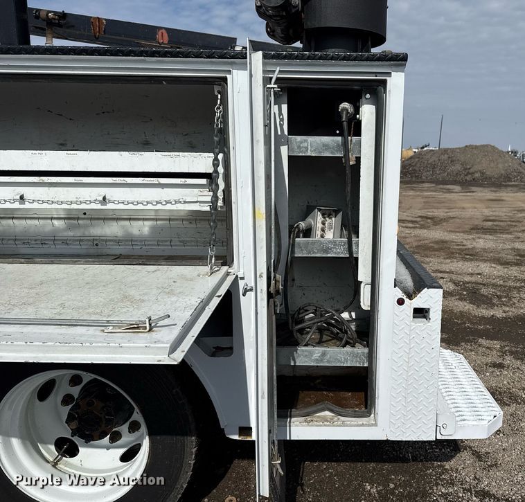 image for item EG2563 2011 Ford F650 Super Duty SuperCab utility / service truck