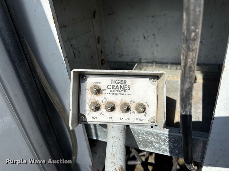 image for item EG2563 2011 Ford F650 Super Duty SuperCab utility / service truck