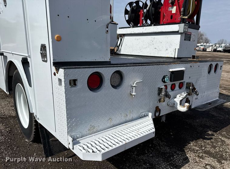 image for item EG2563 2011 Ford F650 Super Duty SuperCab utility / service truck