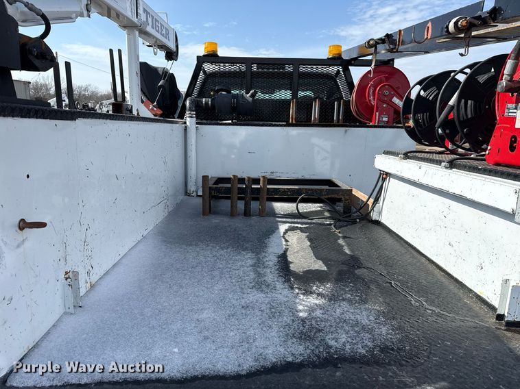 image for item EG2563 2011 Ford F650 Super Duty SuperCab utility / service truck