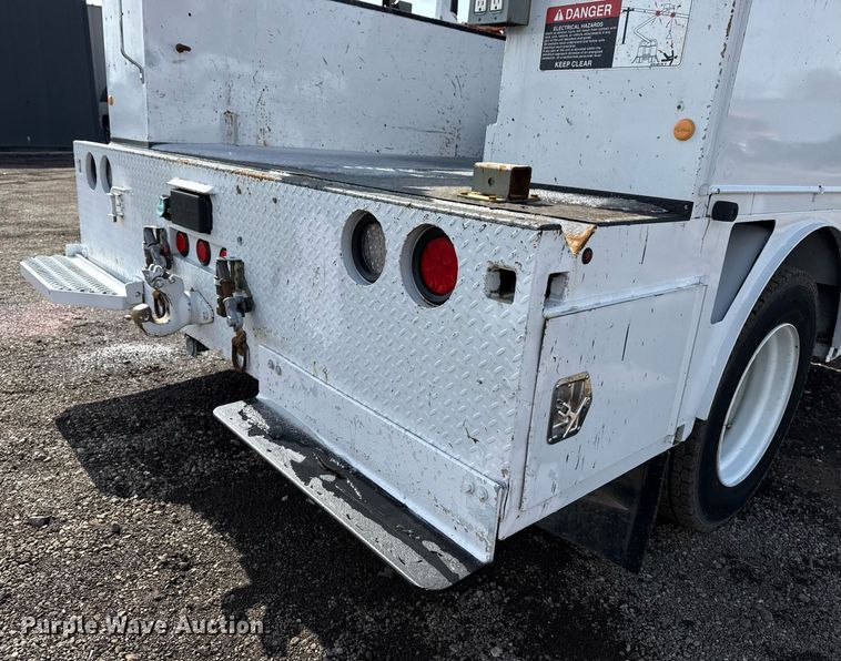 image for item EG2563 2011 Ford F650 Super Duty SuperCab utility / service truck