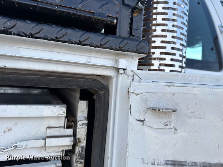 image for item EG2563 2011 Ford F650 Super Duty SuperCab utility / service truck