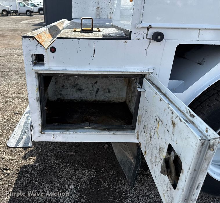 image for item EG2563 2011 Ford F650 Super Duty SuperCab utility / service truck