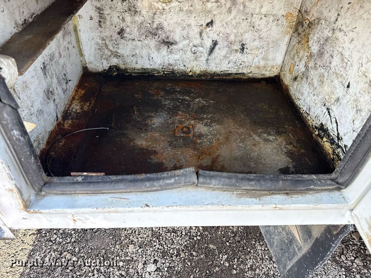 image for item EG2563 2011 Ford F650 Super Duty SuperCab utility / service truck