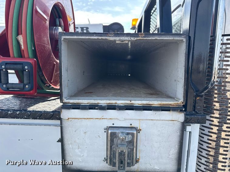 image for item EG2563 2011 Ford F650 Super Duty SuperCab utility / service truck