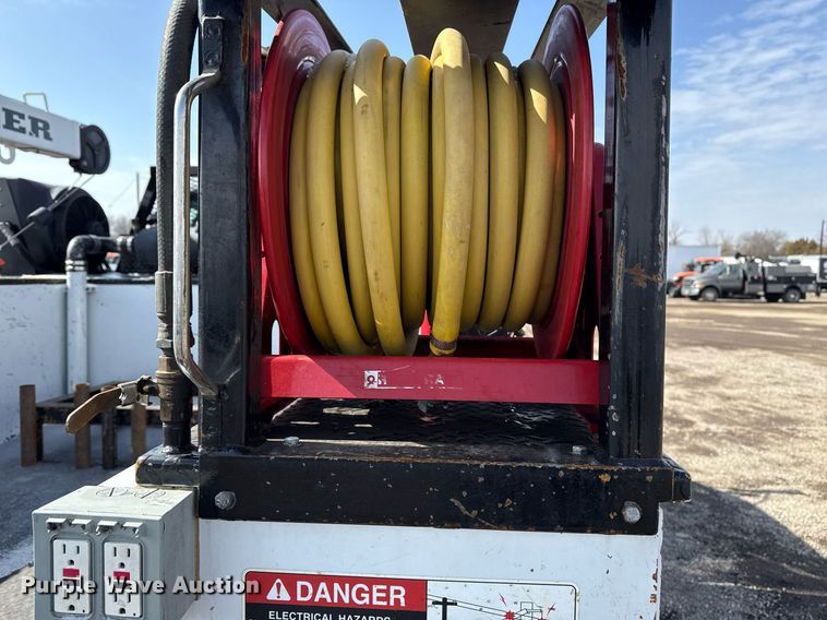 image for item EG2563 2011 Ford F650 Super Duty SuperCab utility / service truck