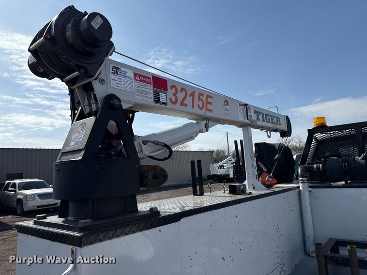 image for item EG2563 2011 Ford F650 Super Duty SuperCab utility / service truck