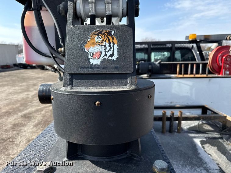 image for item EG2563 2011 Ford F650 Super Duty SuperCab utility / service truck