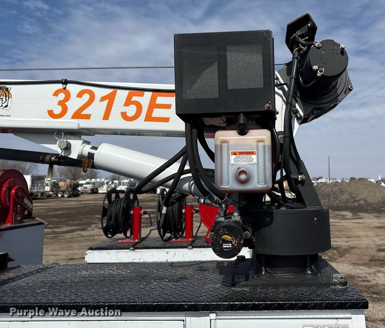 image for item EG2563 2011 Ford F650 Super Duty SuperCab utility / service truck