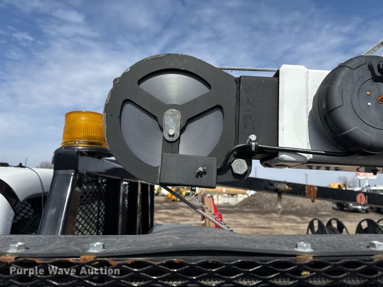 image for item EG2563 2011 Ford F650 Super Duty SuperCab utility / service truck